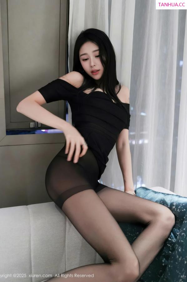   [XiuRen]高清写真图 2025.11.04 No.10942 椰汁糯米姬 修长美腿第24张图片